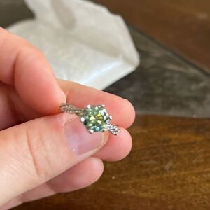 Elegant Silver and Green Women's Ring